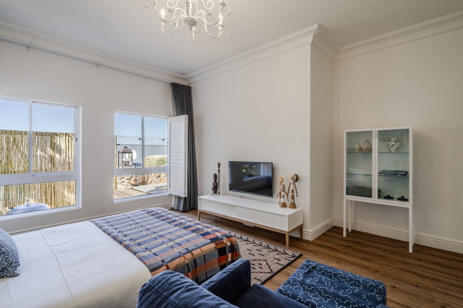 5 Bedroom Property for Sale in Simons Kloof Western Cape